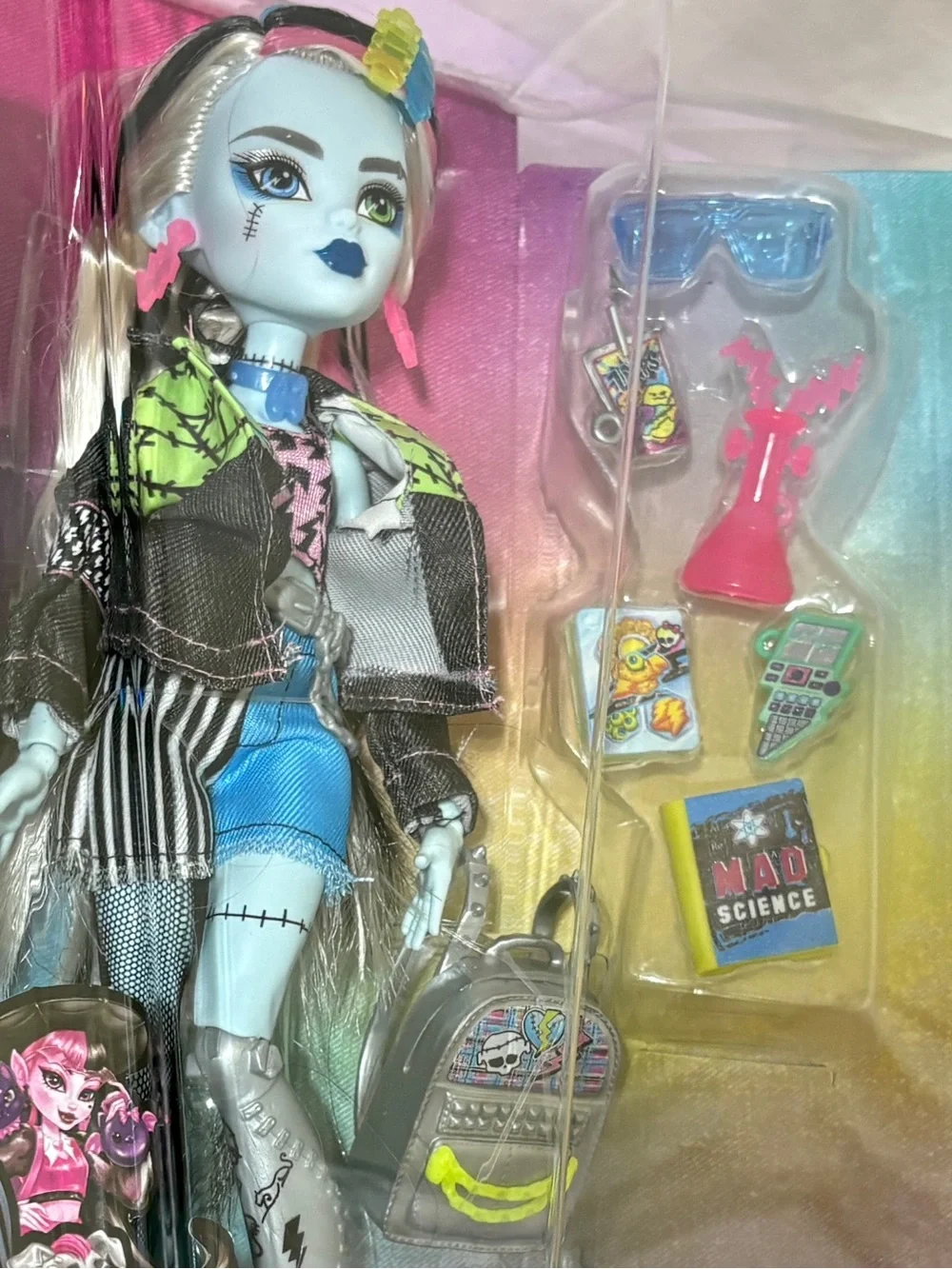 Monster High G3 Core Refresh Frankie Stein Fashion Doll with Pet Watzie NIB